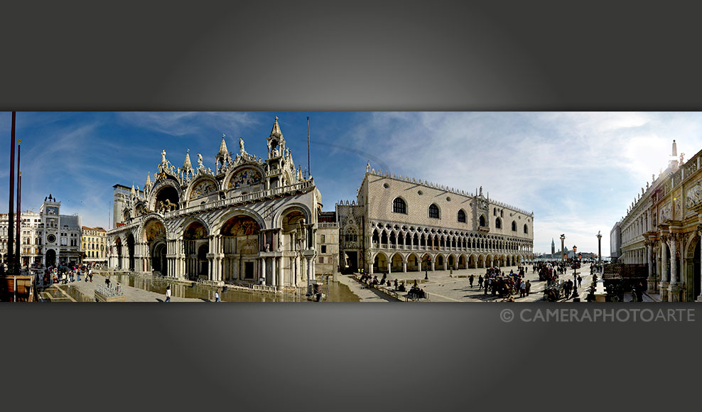 foto panoramica di Piazza San Marco a Venezia